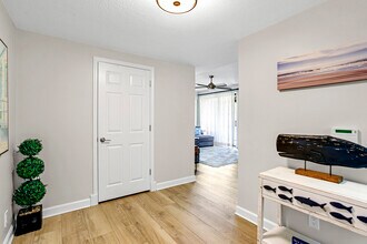 16100 W Bay Dr in Jupiter, FL - Foto de edificio - Building Photo