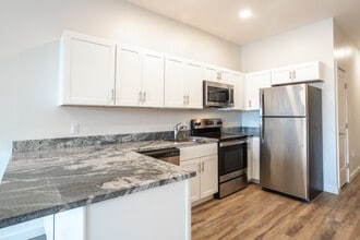 42-44 Bridge St in Manchester, NH - Foto de edificio - Interior Photo