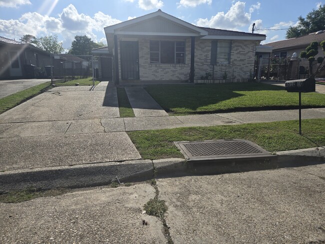 property at 4510 Rosemont Pl