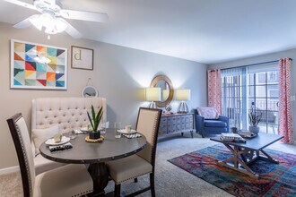 Jackson Grove Apartment Homes in Nashville, TN - Foto de edificio - Building Photo