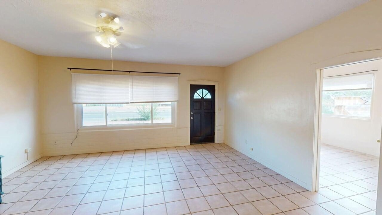 1033 Agua Fria St in Santa Fe, NM - Building Photo
