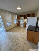 10 Barrows St, Unit 4 in Boston, MA - Building Photo