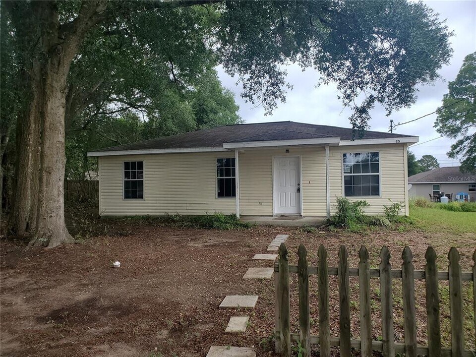 15 Larch Dr in Ocala, FL - Building Photo