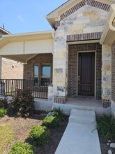 209 Falkland St in Hutto, TX - Building Photo - Building Photo