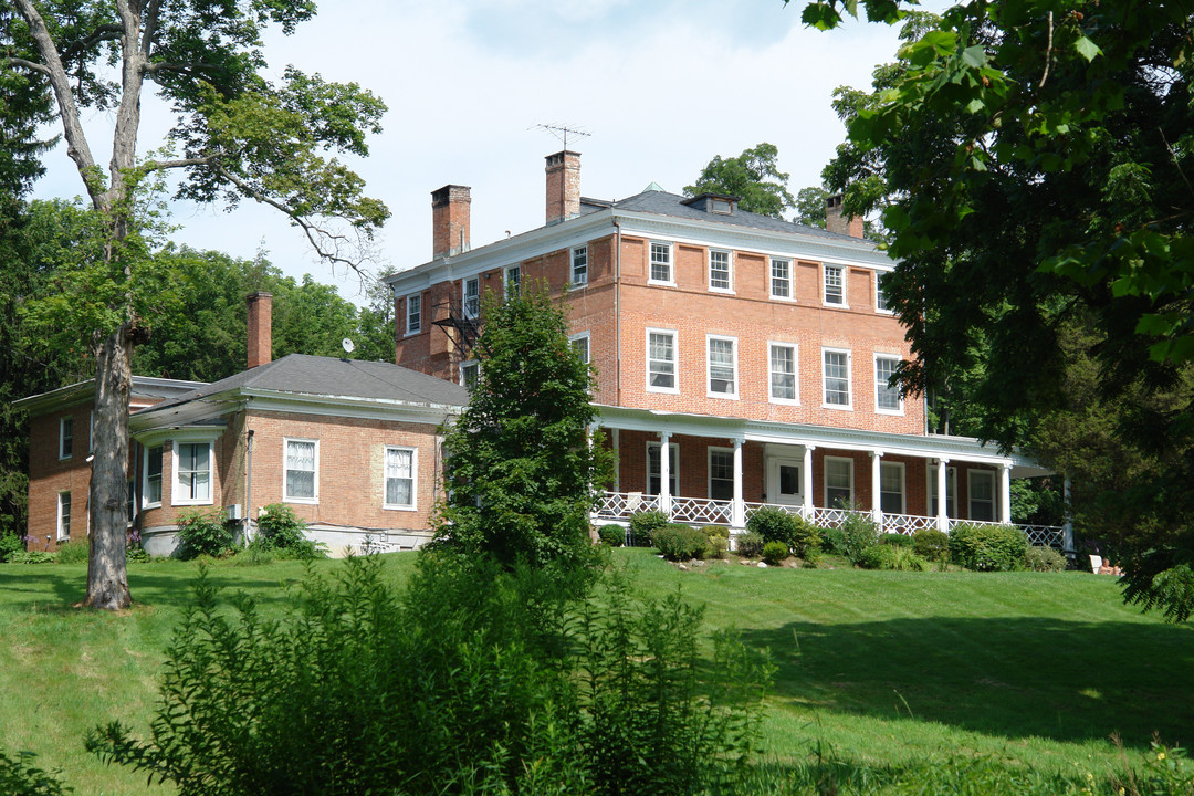 98 Miller Rd in Rhinebeck, NY - Foto de edificio