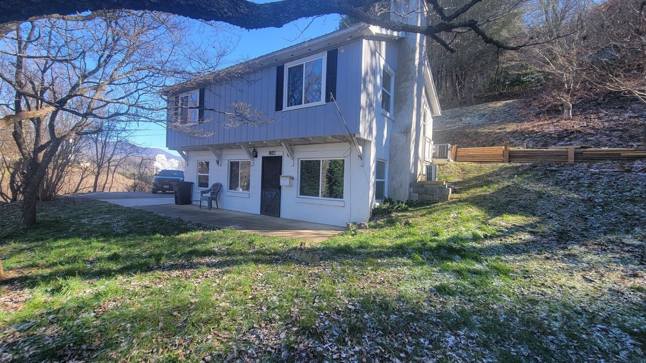 134 E Jackson St in Sylva, NC - Building Photo