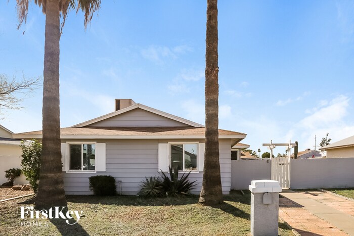 3435 W Country Gables Dr in Phoenix, AZ - Building Photo