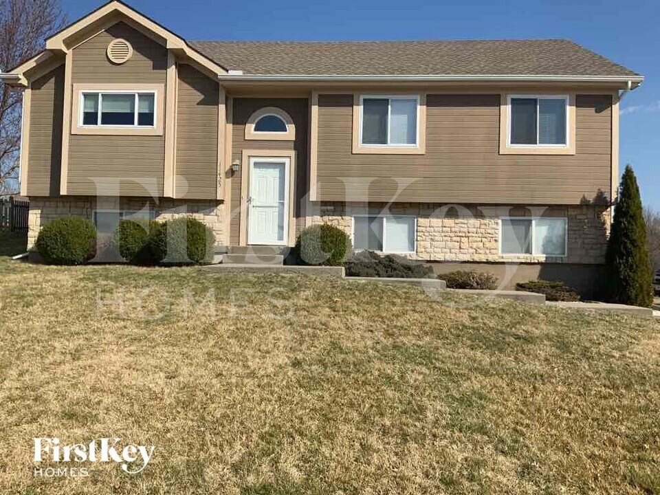 11425 N Farley Ave in Kansas City, MO - Building Photo