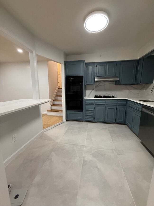 30 Bay 37th St, Unit 3