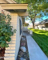 1664 Manchester Way in Sparks, NV - Building Photo