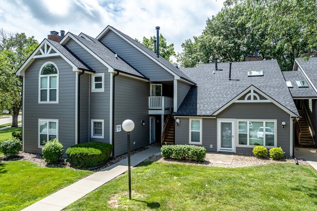 Winwood Apartments in Johnston, IA - Foto de edificio - Building Photo