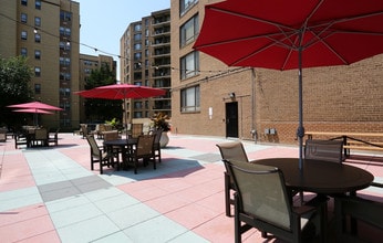 Ellicott House in Washington, DC - Foto de edificio - Building Photo