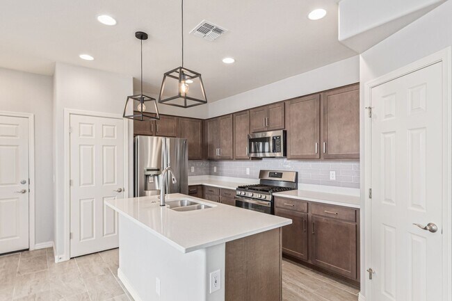 43270 N Plum St in Queen Creek, AZ - Foto de edificio - Building Photo