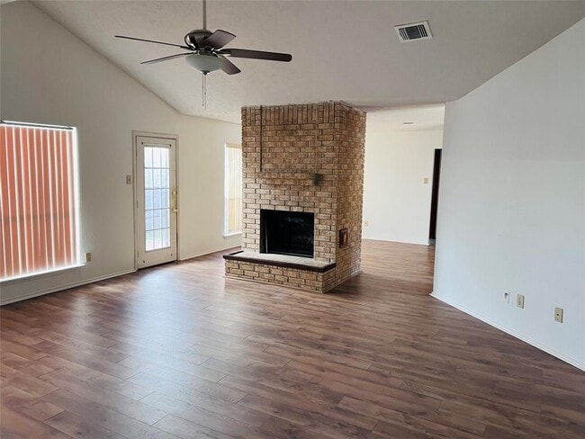 2239 Trail W St