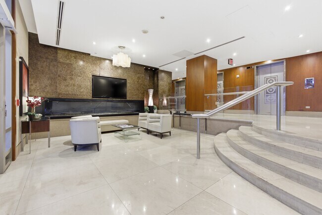 811 4th St NW, Unit 414 in Washington, DC - Foto de edificio - Building Photo