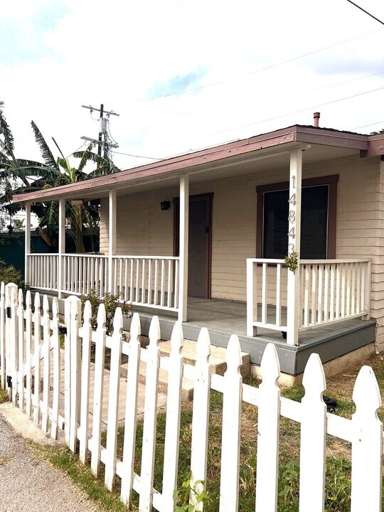 14841 Sylvan St in Los Angeles, CA - Building Photo