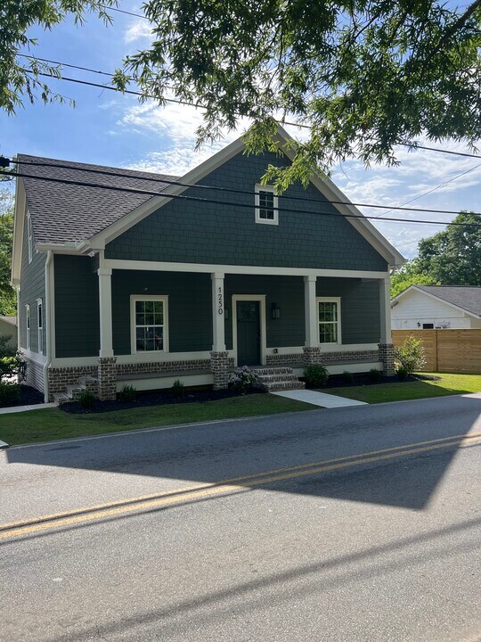1250 S Madison Ave in Monroe, GA - Building Photo