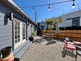 1108 Electric Ave in Venice, CA - Building Photo