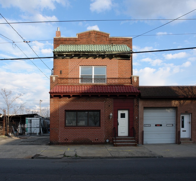 192 Avenue E in Bayonne, NJ - Building Photo - Building Photo