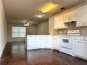 2401 73rd St in Lubbock, TX - Building Photo - Building Photo
