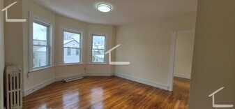 111 Murdock St in Boston, MA - Building Photo