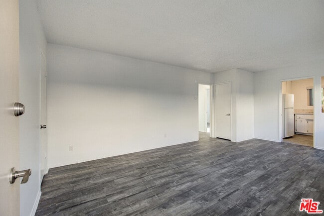 2230 Redondo Blvd in Los Angeles, CA - Building Photo - Building Photo