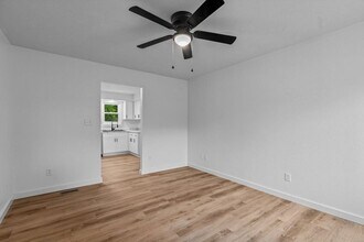 2750 W Walnut St in Springfield, MO - Building Photo - Building Photo