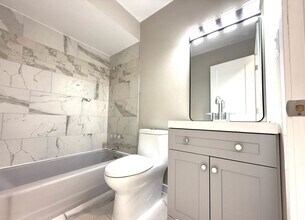 11049 W Hampton Ave in Milwaukee, WI - Building Photo - Building Photo