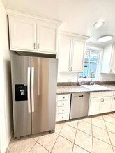 22051 San Miguel St in Woodland Hills, CA - Building Photo - Building Photo