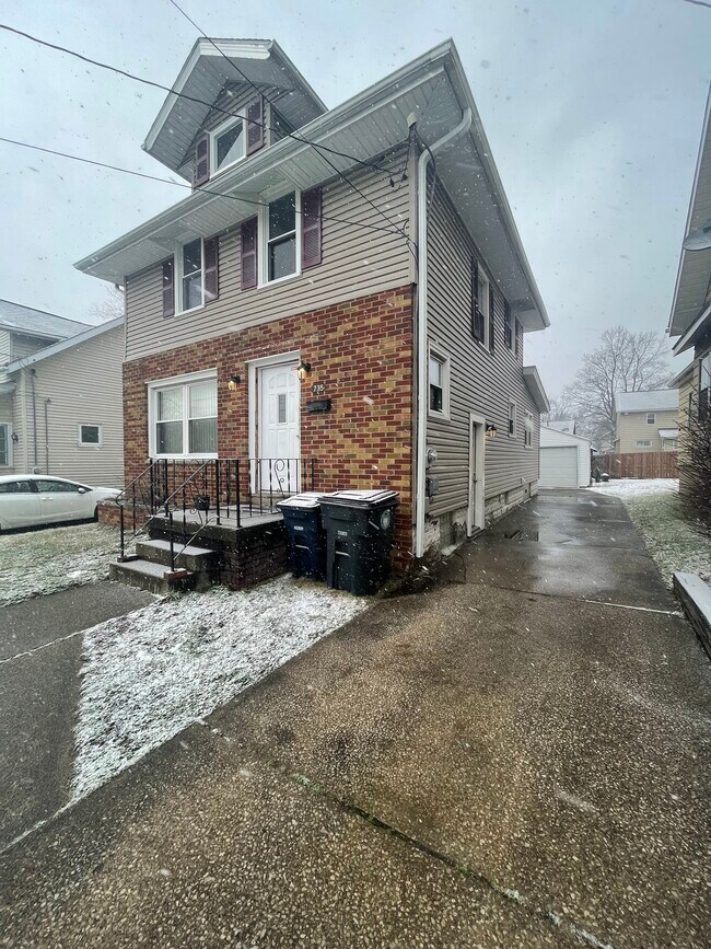735 Harrison Ave Rentals in Akron, OH