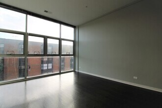 1540 W Fullerton Ave, Unit 202 in Chicago, IL - Building Photo - Building Photo