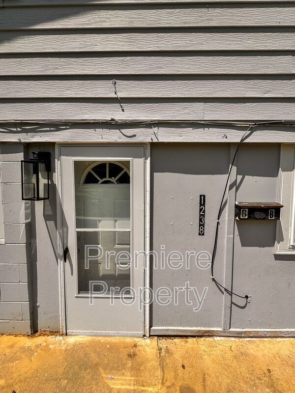 1238 S Claremont Ave in Independence, MO - Building Photo - Building Photo