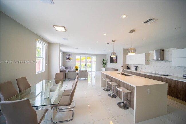 3667 SW 26th St in Miami, FL - Building Photo - Building Photo