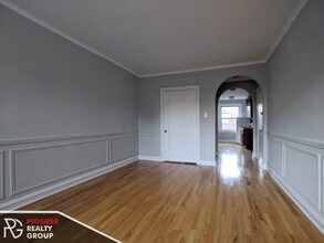 542 W Surf St, Unit W3 in Chicago, IL - Foto de edificio - Building Photo