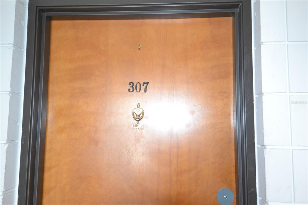 2585 Countryside Blvd in Clearwater, FL - Building Photo