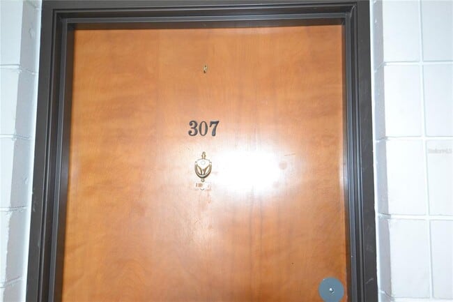 property at 2585 Countryside Blvd