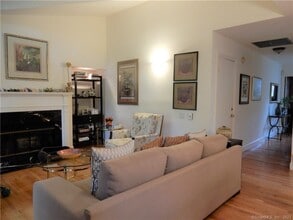 230 Saugatuck Ave in Westport, CT - Building Photo - Building Photo