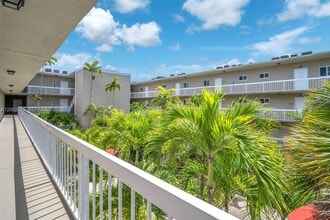 8103 Camino Real in Miami, FL - Building Photo - Building Photo