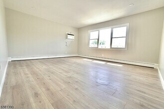 467 Hobson Ave in Saddle Brook, NJ - Building Photo - Building Photo