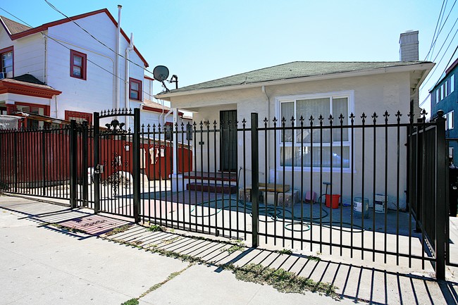 721 E 19th St in Oakland, CA - Building Photo - Building Photo