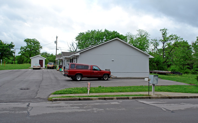 637-651 Harrison St in Alcoa, TN - Foto de edificio - Building Photo