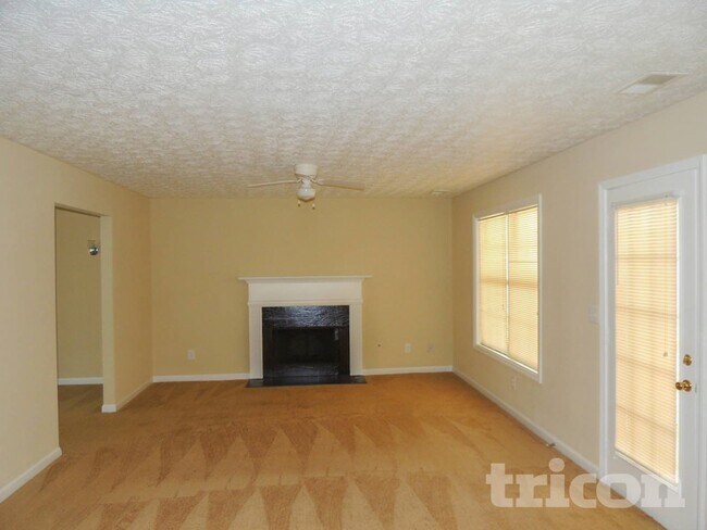 8036 Harmony Lakes Dr in Lithonia, GA - Building Photo - Building Photo