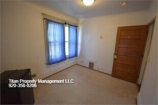 860 Cherry St in Oshkosh, WI - Building Photo