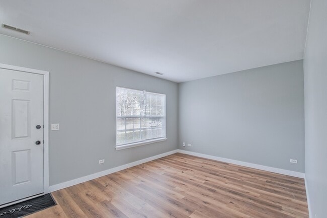 1431 W Split Oak Cir in Round Lake Beach, IL - Building Photo - Building Photo