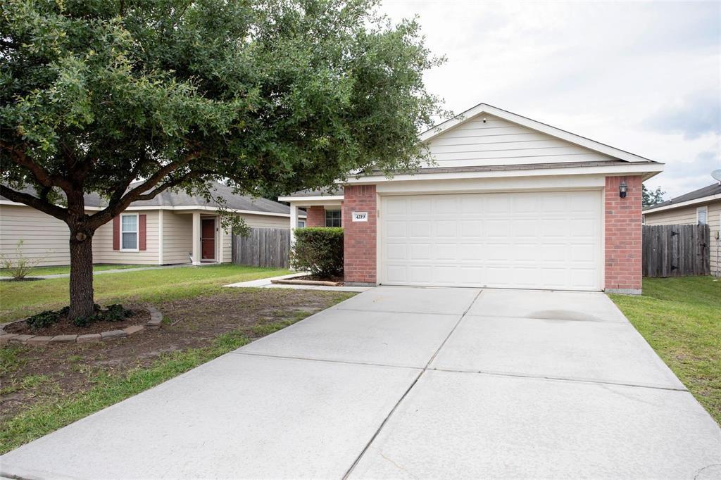 4219 Medina River Loop in Spring, TX - Foto de edificio