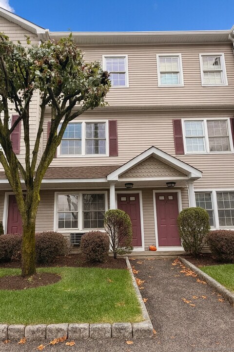 28 3rd St in Stamford, CT - Building Photo