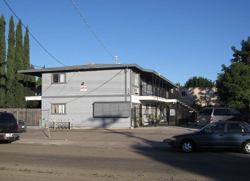 309 Chambers St in El Cajon, CA - Building Photo