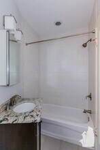 2225 W Wilson Ave, Unit 1 in Chicago, IL - Building Photo - Building Photo