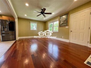 5810 Francis Ave in Des Moines, IA - Building Photo - Building Photo