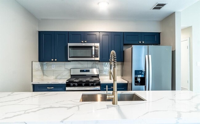 property at 916 Sirocco Dr